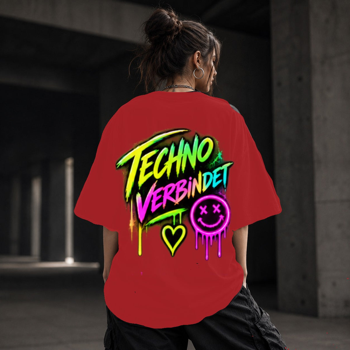 Neon Vibe Damen Oversized T-Shirt – Techno Verbindet – DTF Backprint in Rot, Größe 5XL
