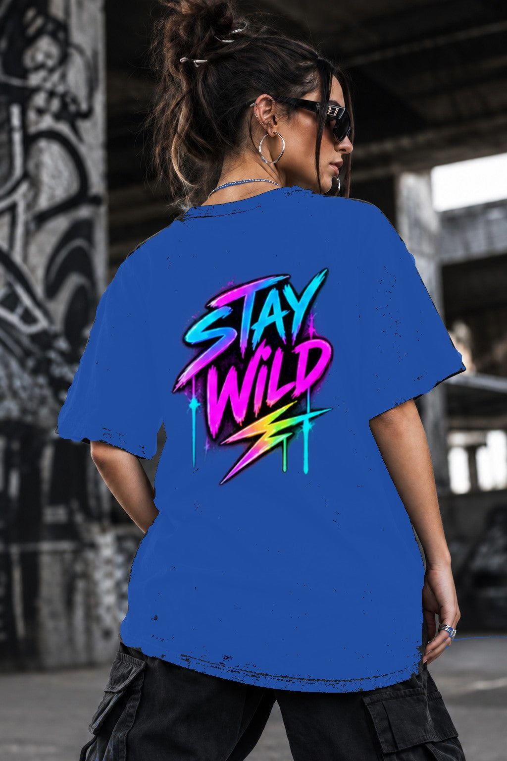 Neon Vibe Damen Oversized T-Shirt – Stay Wild – DTF Backprint in Blau, Größe 5XL