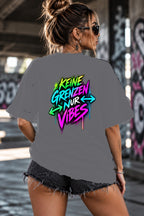 Neon Vibe Damen Oversized T-Shirt – Keine Grenzen Nur Vibes – DTF Backprint in Grau, Größe 5XL