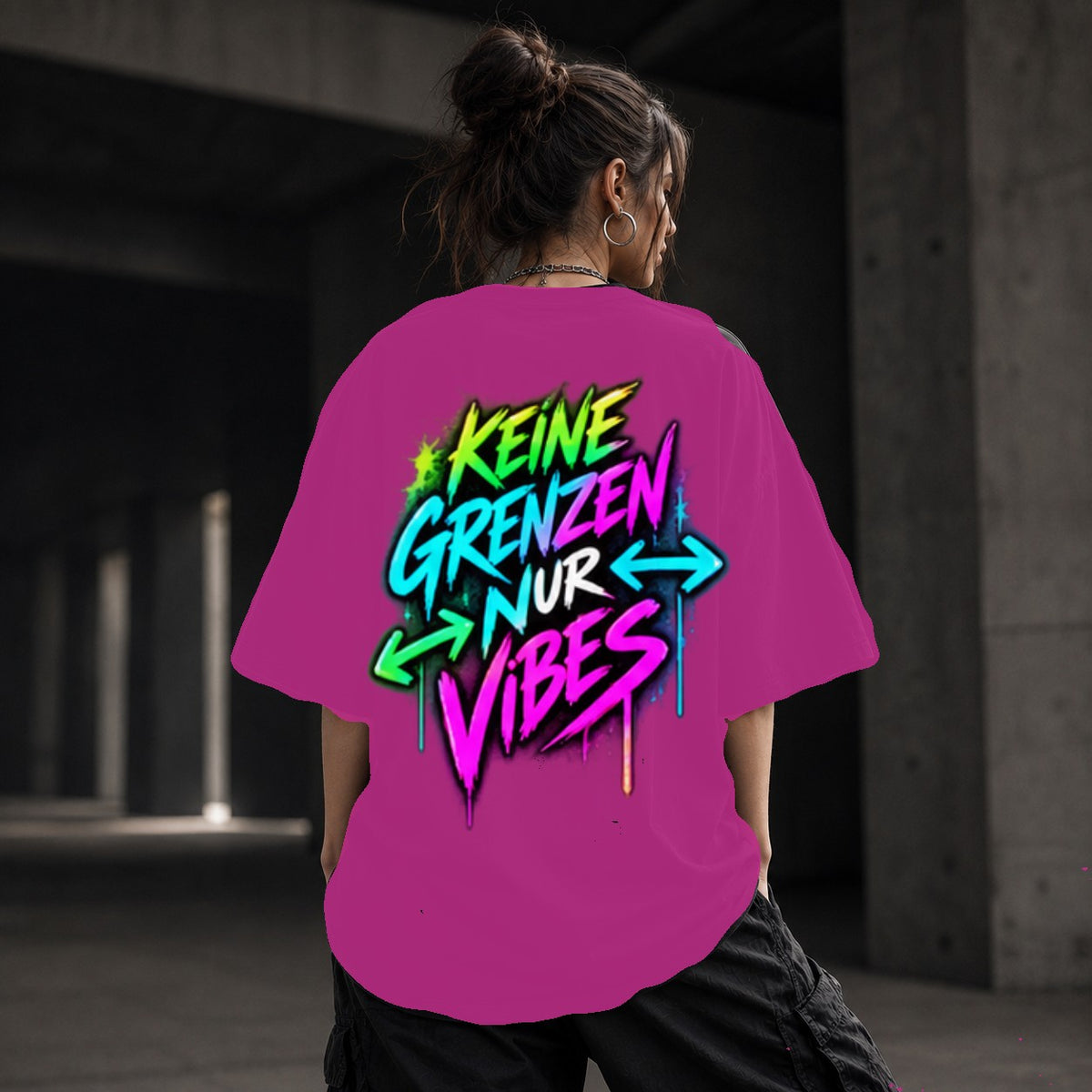 Neon Vibe Damen Oversized T-Shirt – Keine Grenzen Nur Vibes – DTF Backprint in Pink, Größe 5XL