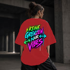 Neon Vibe Damen Oversized T-Shirt – Keine Grenzen Nur Vibes – DTF Backprint in Rot, Größe 5XL