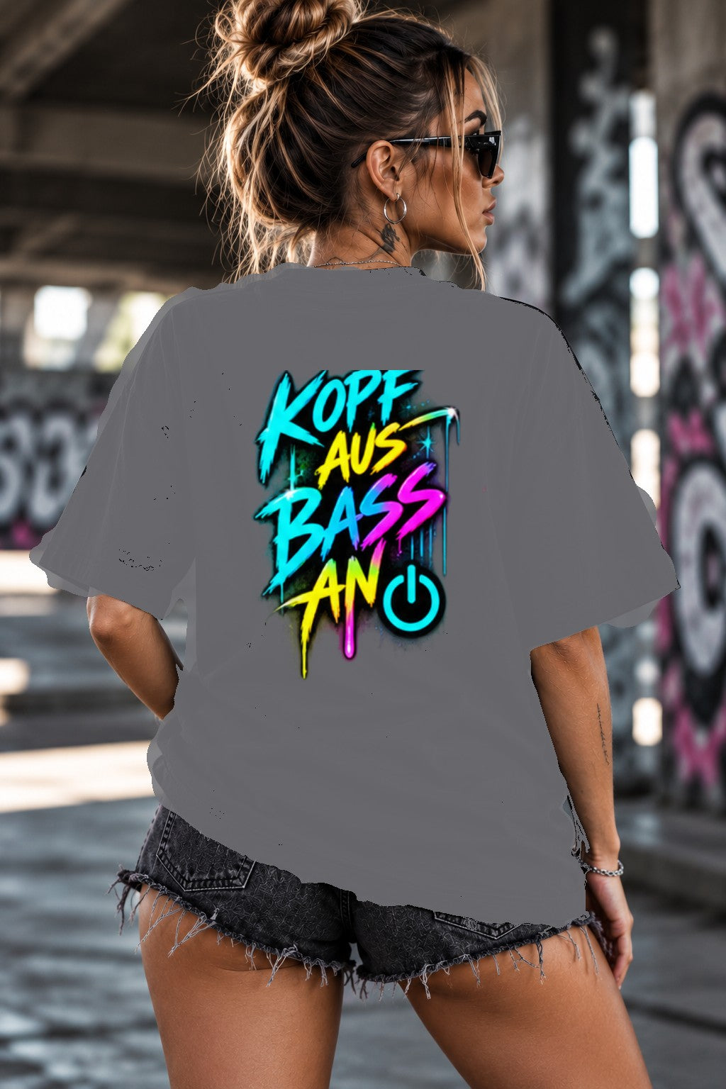 Neon Vibe Damen Oversized T-Shirt – Kopf Aus Bass An – DTF Backprint in Grau, Größe 5XL