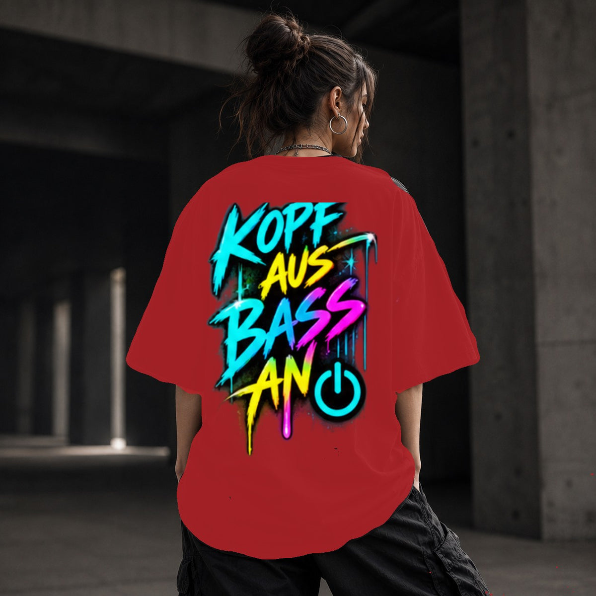 Neon Vibe Damen Oversized T-Shirt – Kopf Aus Bass An – DTF Backprint in Rot, Größe 5XL