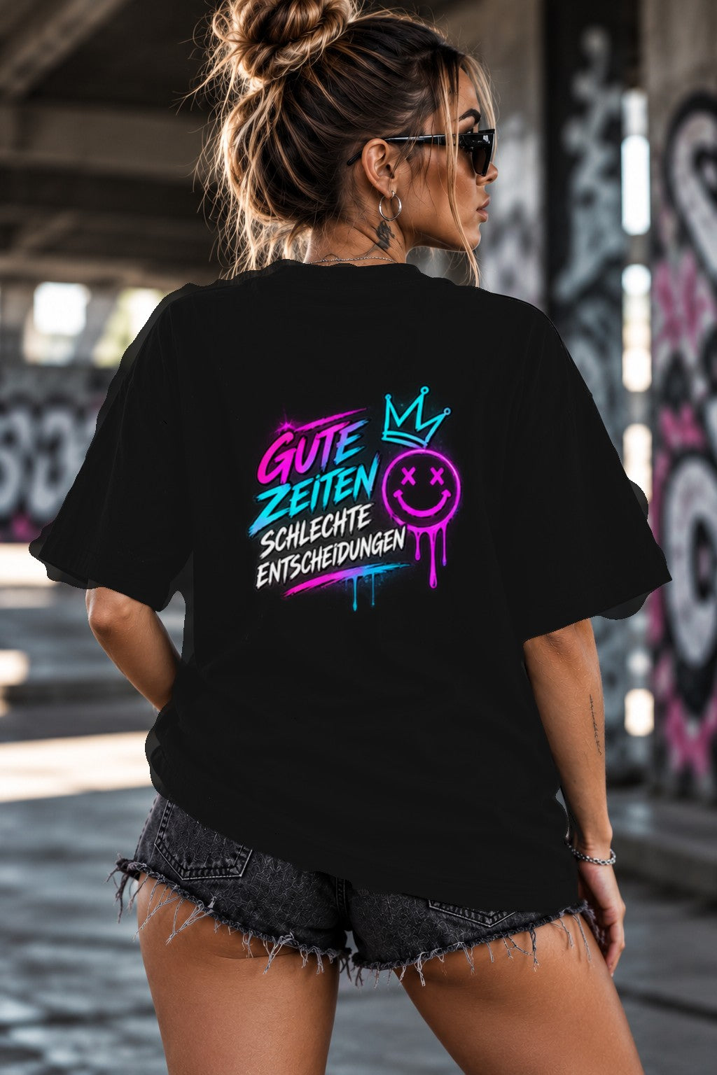 Neon Vibe Damen Oversized T-Shirt – Gute Zeiten Schlechte Entscheidungen – DTF Backprint in Schwarz, Größe 5XL