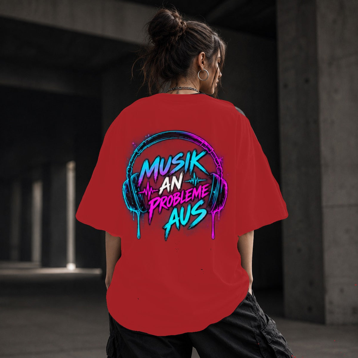 Neon Vibe Damen Oversized T-Shirt – Musik an Probleme aus – DTF Backprint in Rot, Größe 5XL