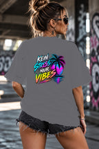 Neon Vibe Damen Oversized T-Shirt – Kein Stress nur Vibes – DTF Backprint in Grau, Größe 5XL