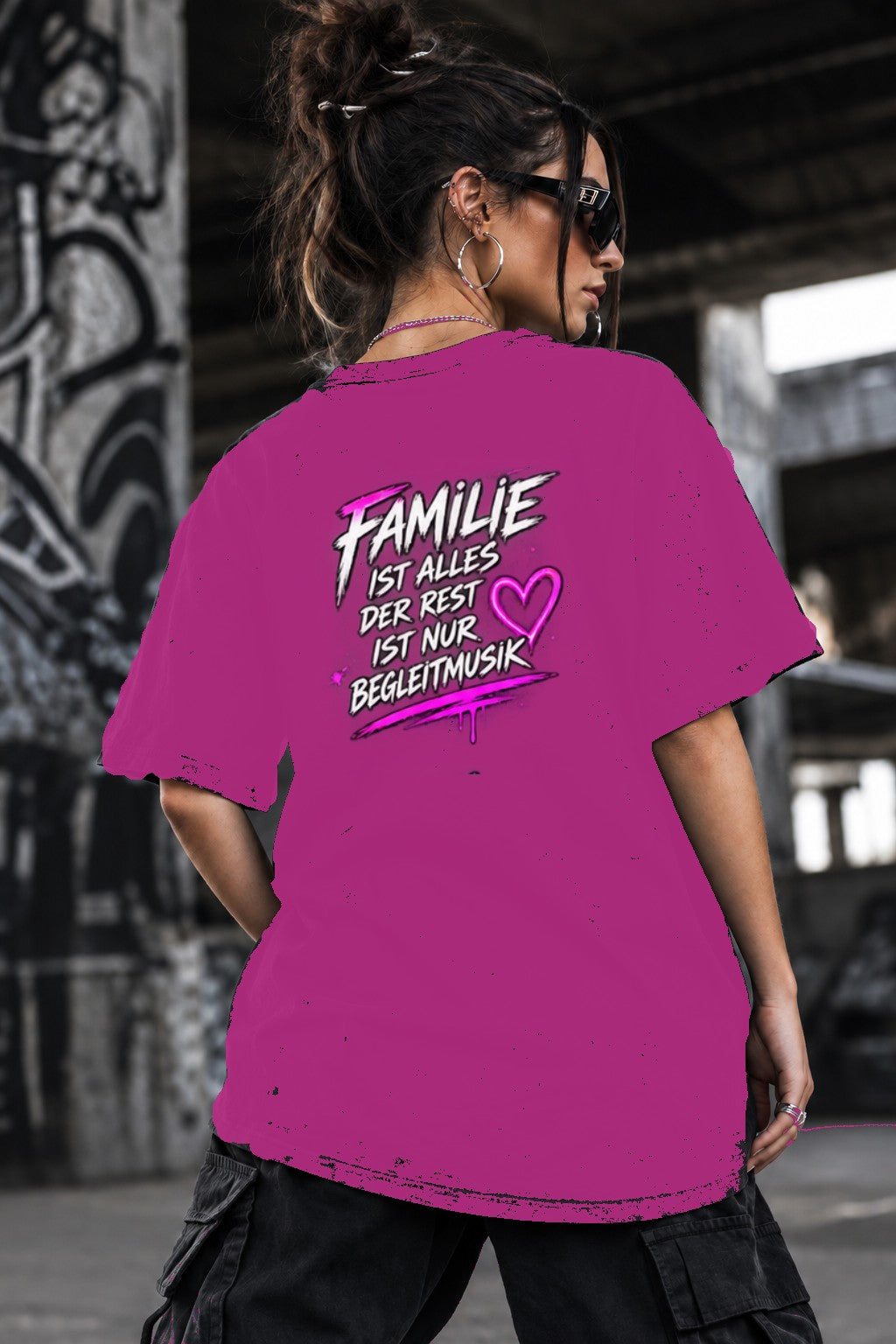Neon Vibe Damen Oversized T-Shirt – Familie ist mein Anker – DTF Backprint in Pink, Größe 5XL