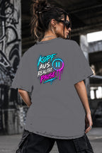 Neon Vibe Damen Oversized T-Shirt – Kopf aus Realität Pause – DTF Backprint in Grau, Größe 5XL