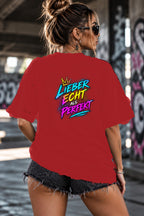 Neon Vibe Damen Oversized T-Shirt – Lieber echt als perfekt – DTF Backprint in Rot, Größe 5XL