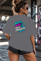 Neon Vibe Damen Oversized T-Shirt – Nachts aktiv tags produktiv – DTF Backprint in Grau, Größe 5XL
