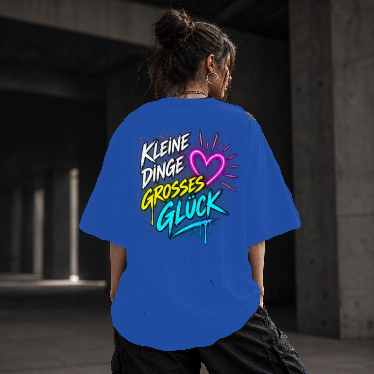 Neon Vibe Damen Oversized T-Shirt – Kleine Dinge großes Glück – DTF Backprint in Blau, Größe 5XL