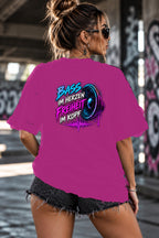 Neon Vibe Damen Oversized T-Shirt – Bass im Herzen Freiheit im Kopf – DTF Backprint in Pink, Größe 5XL