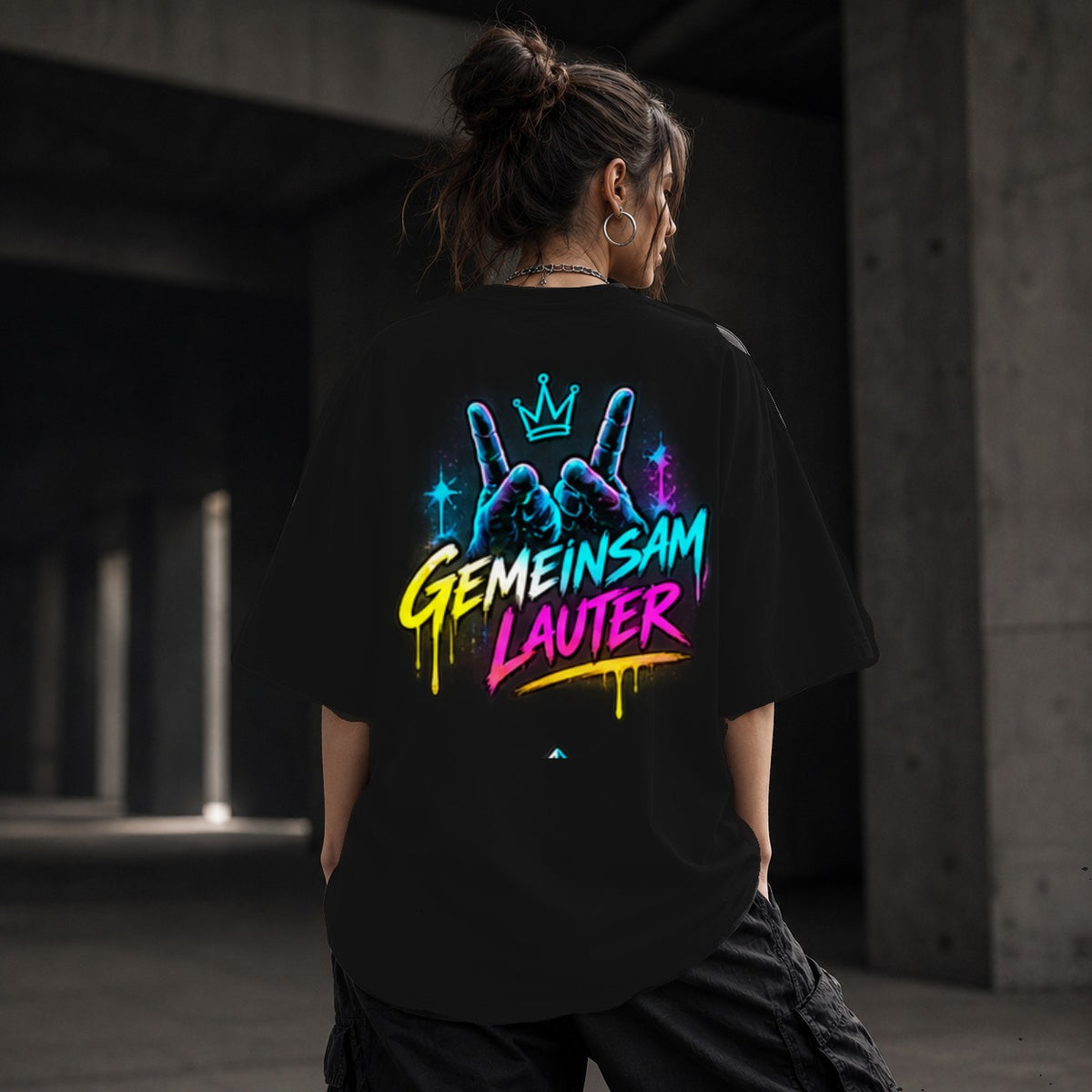 Neon Vibe Damen Oversized T-Shirt – Gemeinsam lauter – DTF Backprint in Schwarz, Größe 5XL