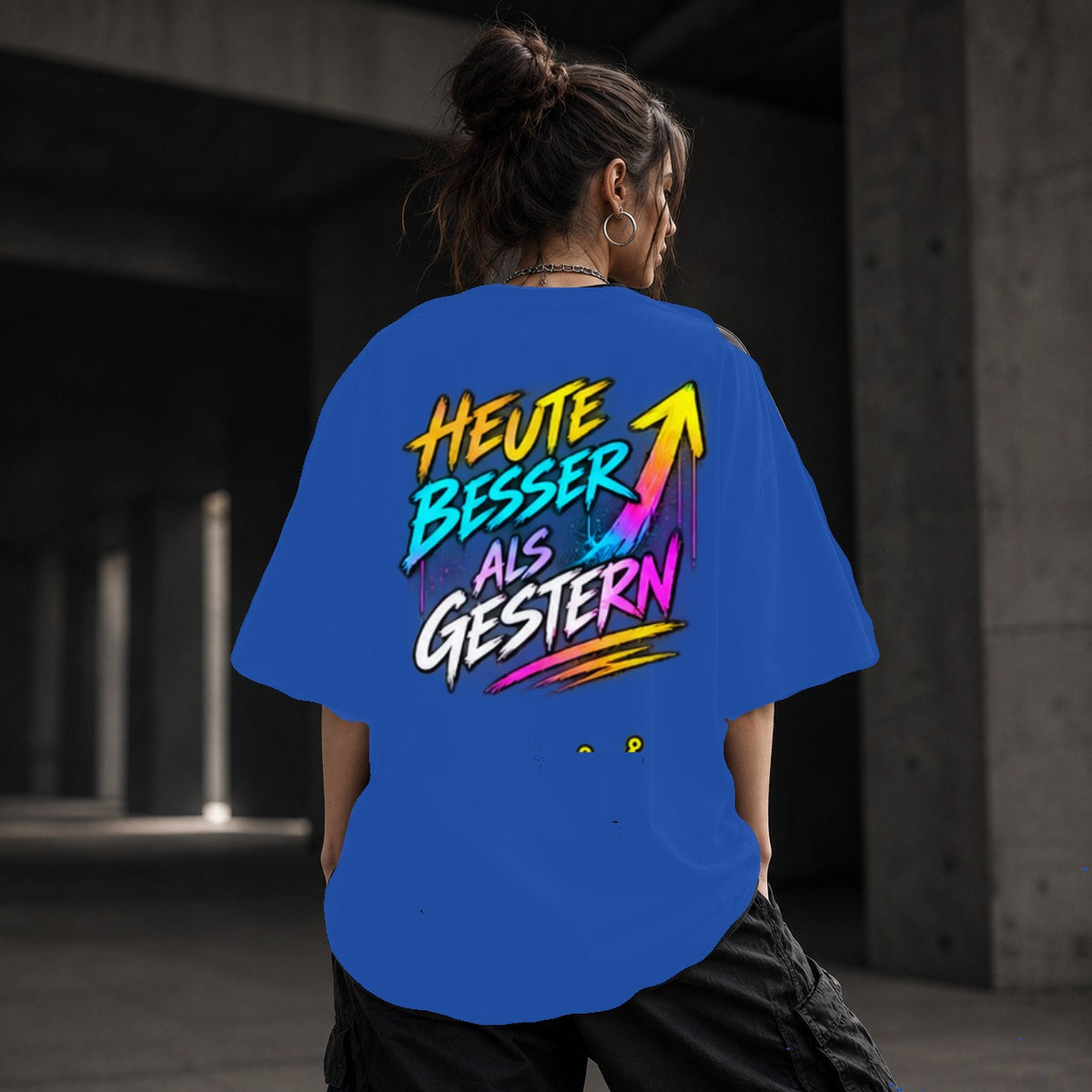 Neon Vibe Damen Oversized T-Shirt – Heute besser als gestern – DTF Backprint in Blau, Größe 5XL