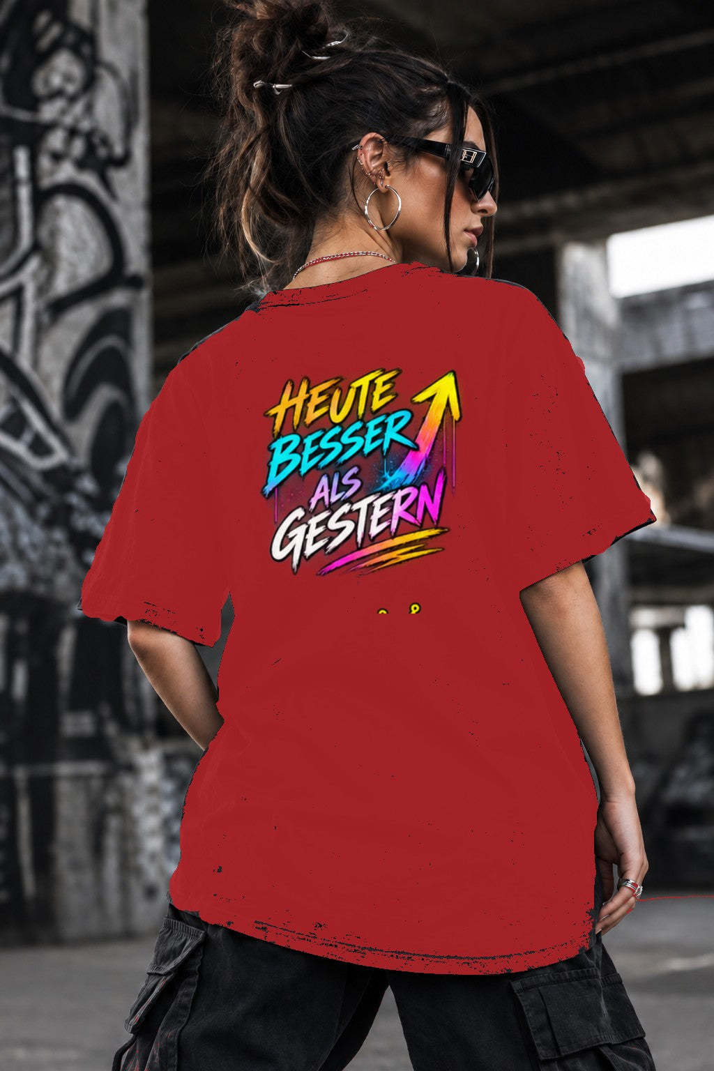 Neon Vibe Damen Oversized T-Shirt – Heute besser als gestern – DTF Backprint in Rot, Größe 5XL