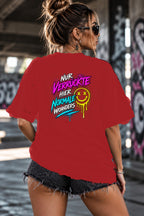 Neon Vibe Damen Oversized T-Shirt – Nur Verrückte hier normale woanders – DTF Backprint in Rot, Größe 5XL