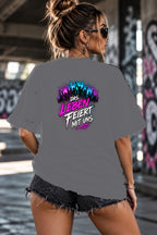 Neon Vibe Damen Oversized T-Shirt – Das Leben feiert mit uns – DTF Backprint in Grau, Größe 5XL