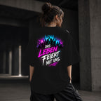 Neon Vibe Damen Oversized T-Shirt – Das Leben feiert mit uns – DTF Backprint in Schwarz, Größe 5XL