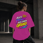 Neon Vibe Damen Oversized T-Shirt – Alles passiert aus einem Grund – DTF Backprint in Pink, Größe 5XL