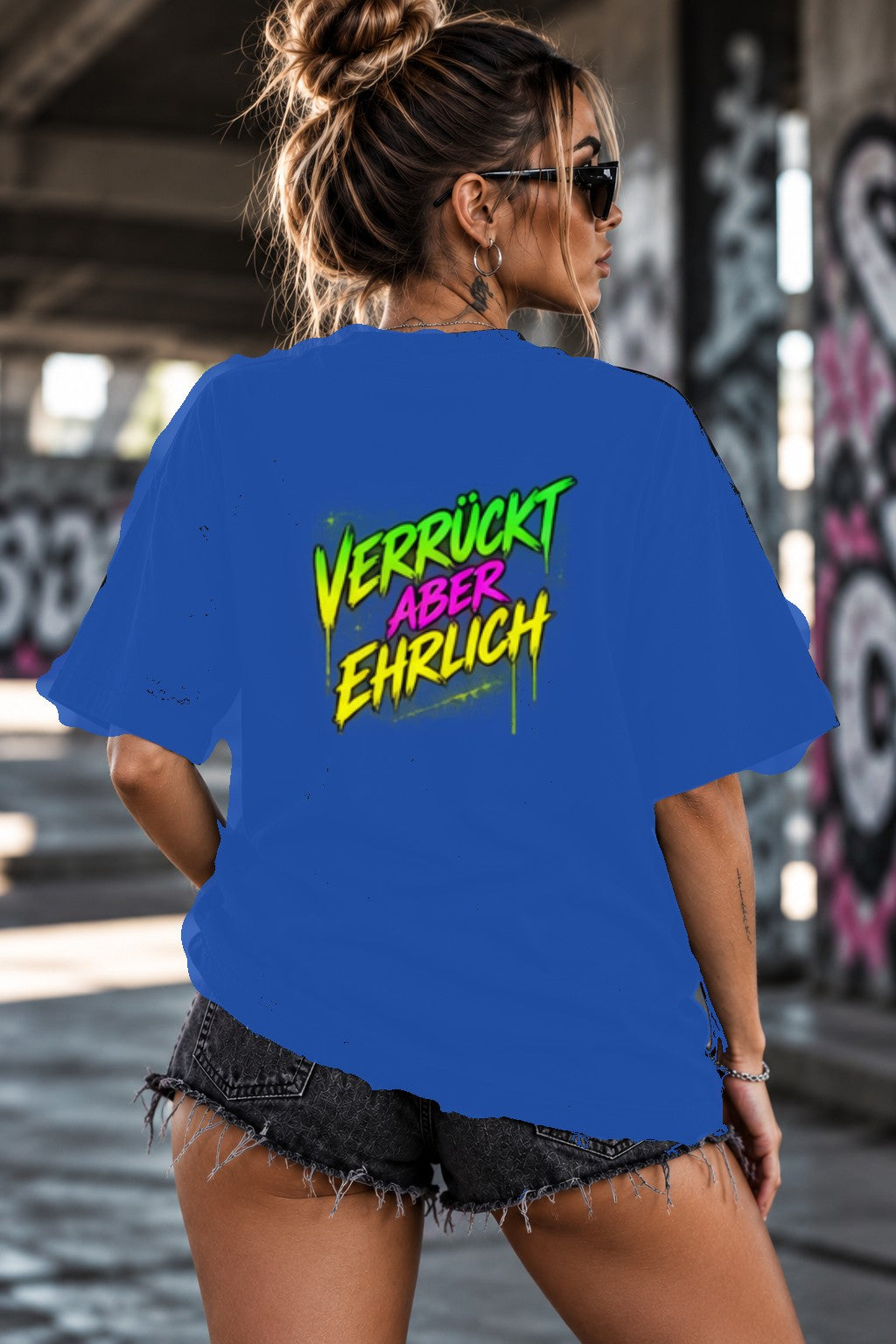 Neon Vibe Damen Oversized T-Shirt – Verrückt aber ehrlich – DTF Backprint in Blau, Größe 5XL