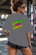 Neon Vibe Damen Oversized T-Shirt – Verrückt aber ehrlich – DTF Backprint in Grau, Größe 5XL