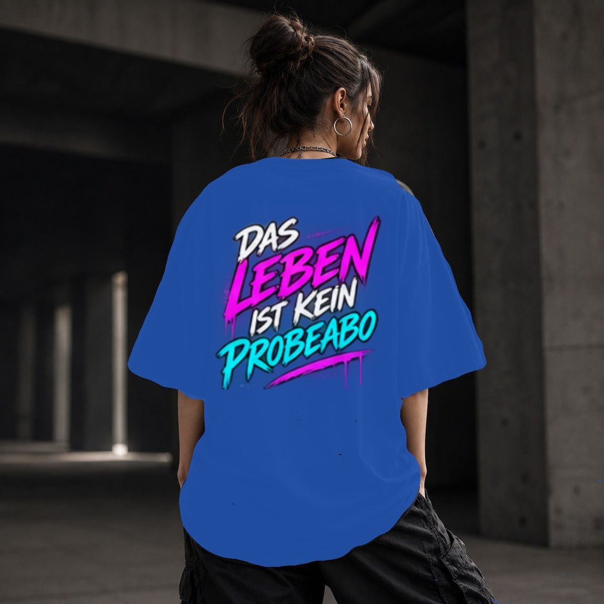 Neon Vibe Damen Oversized T-Shirt – Das Leben ist kein Probebo – DTF Backprint in Blau, Größe 5XL