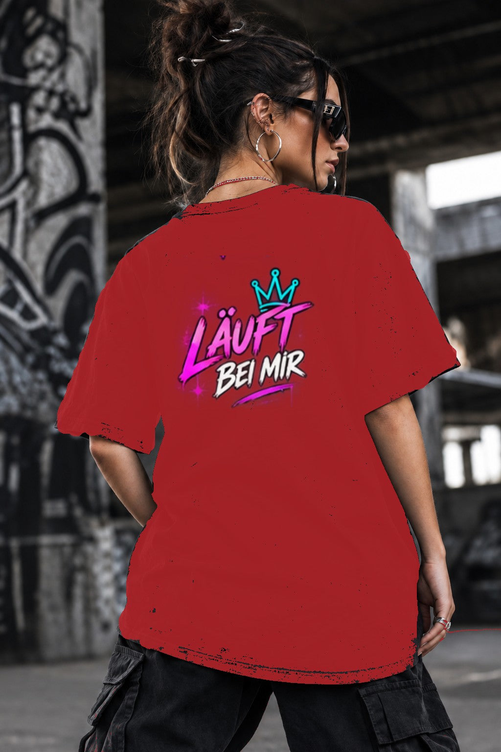 Neon Vibe Damen Oversized T-Shirt – Läuft bei mir – DTF Backprint in Rot, Größe 5XL