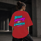 Neon Vibe Damen Oversized T-Shirt – Besser unvollkommen als langweilig – DTF Backprint in Rot, Größe 5XL
