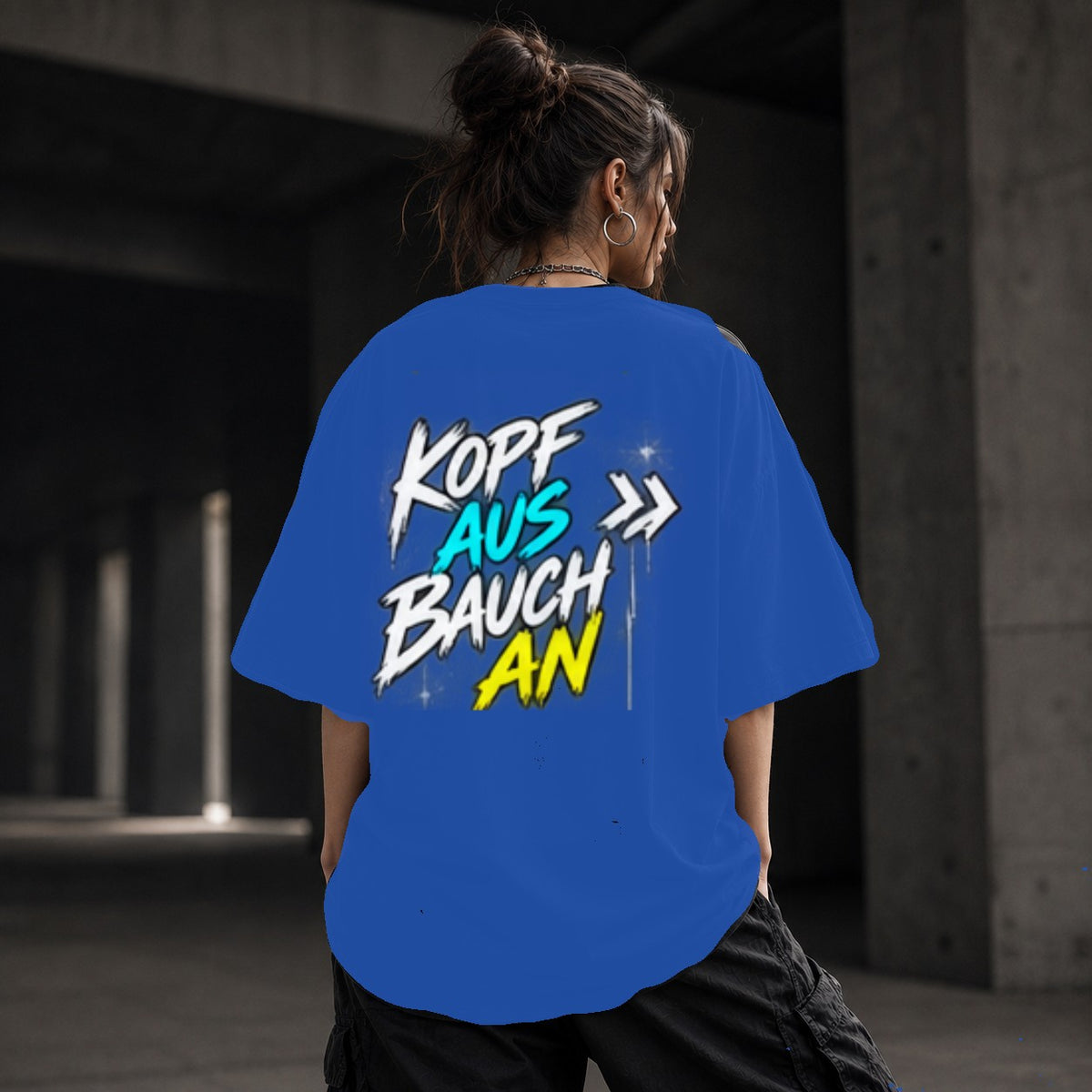 Neon Vibe Damen Oversized T-Shirt – Kopf aus Bauch an – DTF Backprint in Blau, Größe 5XL