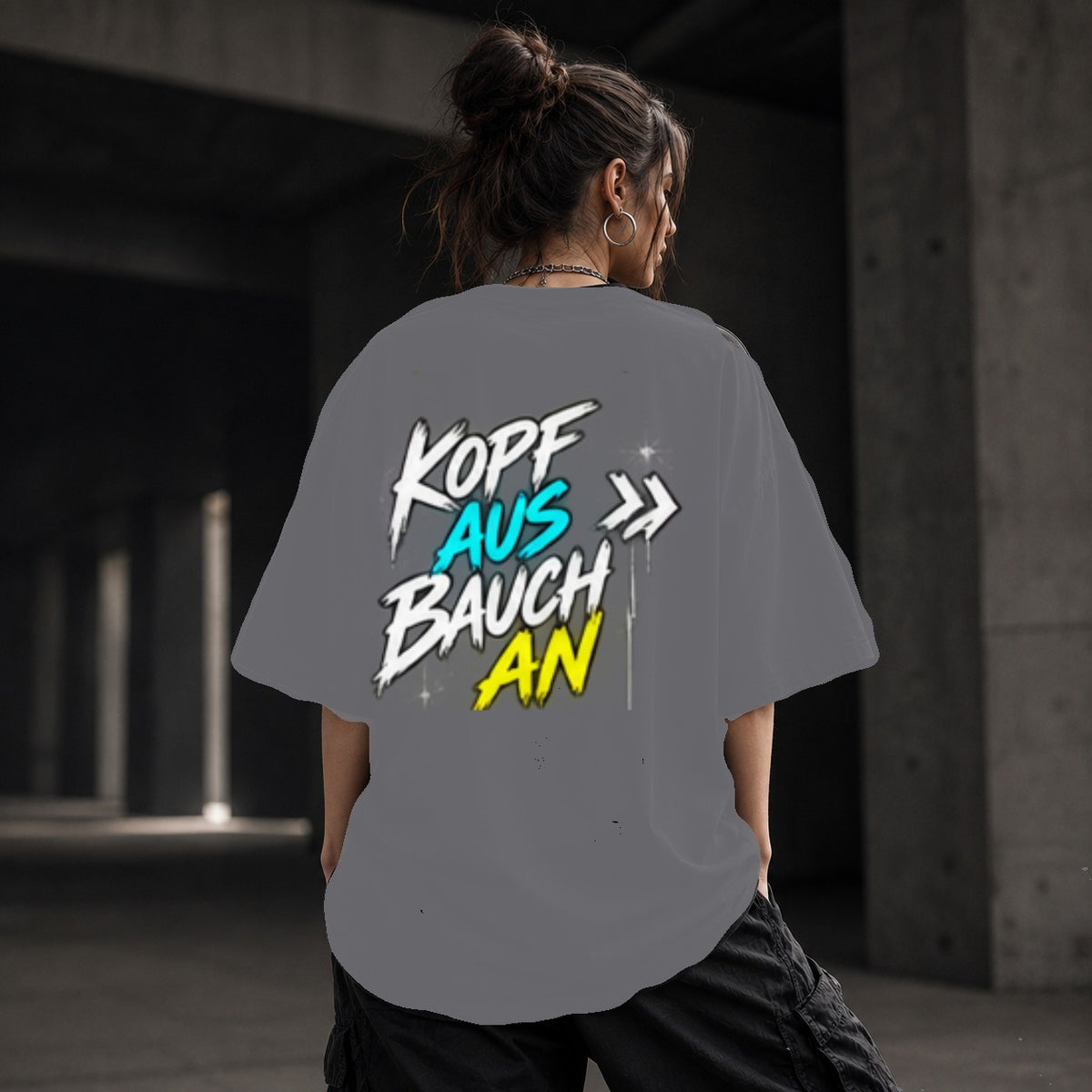 Neon Vibe Damen Oversized T-Shirt – Kopf aus Bauch an – DTF Backprint in Grau, Größe 5XL