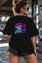 Neon Vibe Damen Oversized T-Shirt – Zeit für das was zählt – DTF Backprint in Schwarz, Größe 5XL