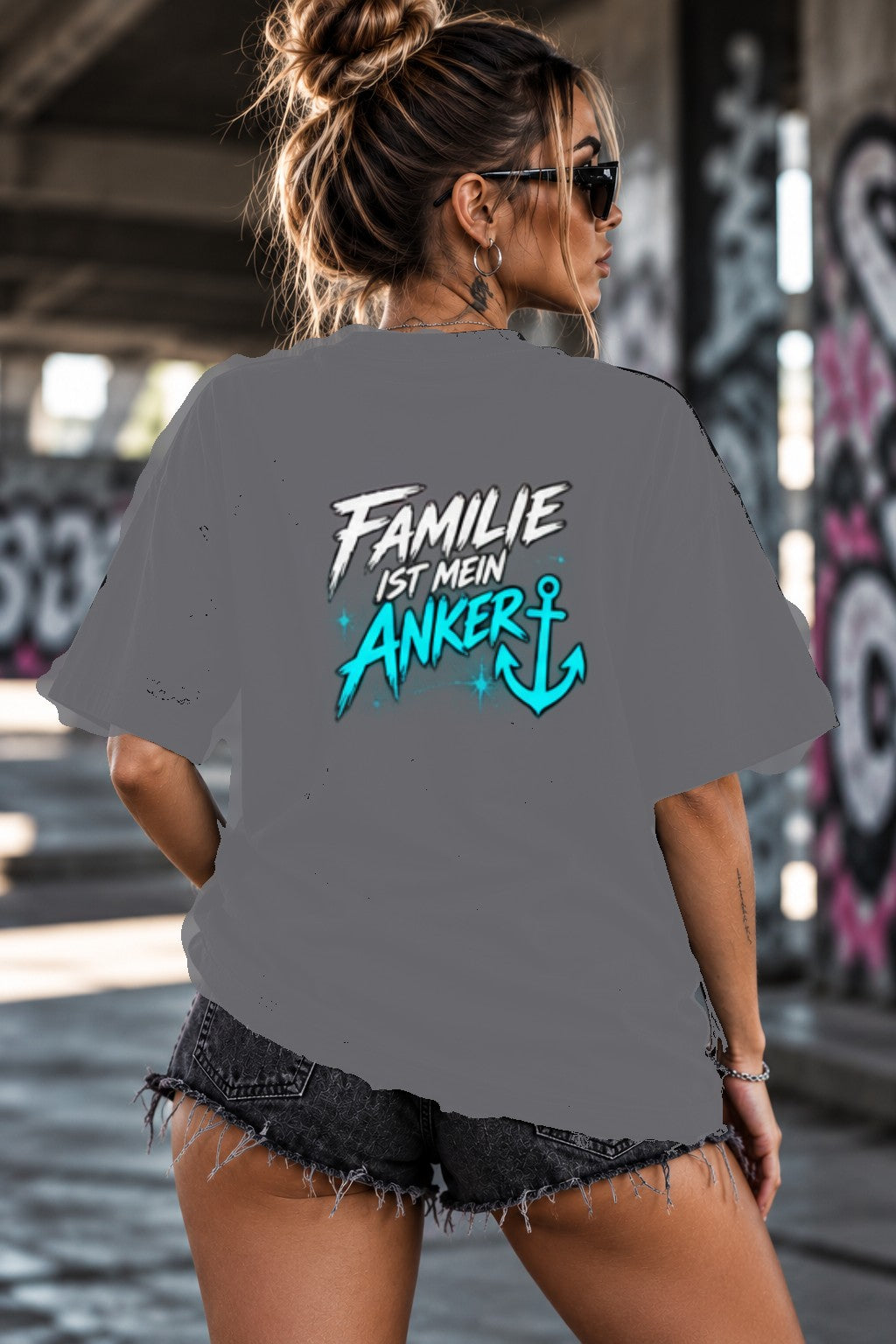 Neon Vibe Damen Oversized T-Shirt – Familie ist mein Anker – DTF Backprint in Grau, Größe 5XL