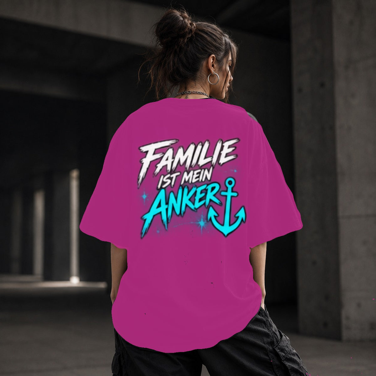 Neon Vibe Damen Oversized T-Shirt – Familie ist mein Anker – DTF Backprint in Pink, Größe 5XL