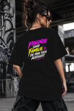 Neon Vibe Damen Oversized T-Shirt – Freunde sind Familie – DTF Backprint in Schwarz, Größe 5XL