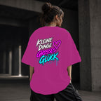 Neon Vibe Damen Oversized T-Shirt – Kleine Dinge großes Glück – DTF Backprint in Pink, Größe 5XL