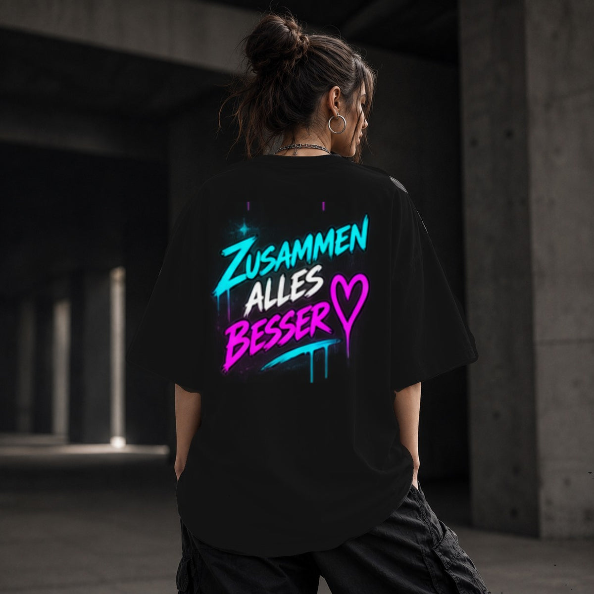 Neon Vibe Damen Oversized T-Shirt – Zusammen alles besser – DTF Backprint in Schwarz, Größe 5XL