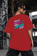 Neon Vibe Damen Oversized T-Shirt – Nachts anders als am Tag – DTF Backprint in Rot, Größe 5XL