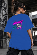 Neon Vibe Damen Oversized T-Shirt – Momente statt Dinge – DTF Backprint in Blau, Größe 5XL