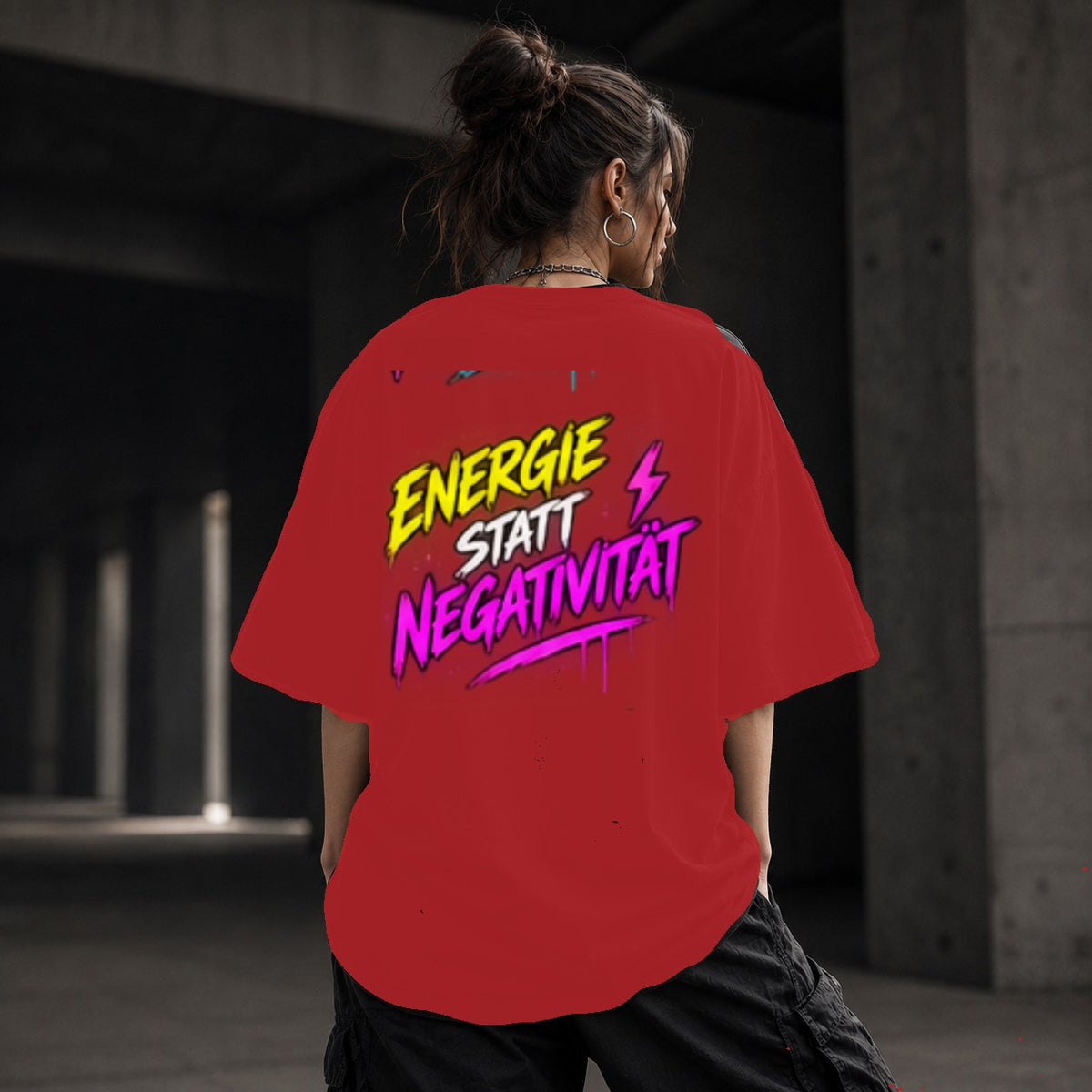 Neon Vibe Damen Oversized T-Shirt – Energie statt Negativität – DTF Backprint in Rot, Größe 5XL