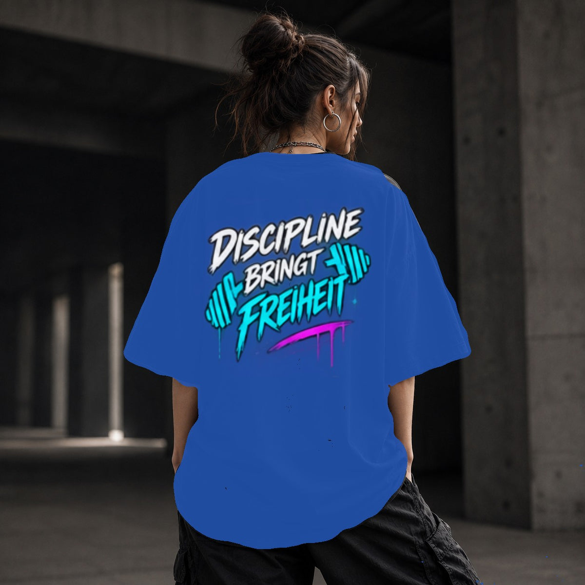 Neon Vibe Damen Oversized T-Shirt – Disziplin bringt Freiheit – DTF Backprint in Blau, Größe 5XL