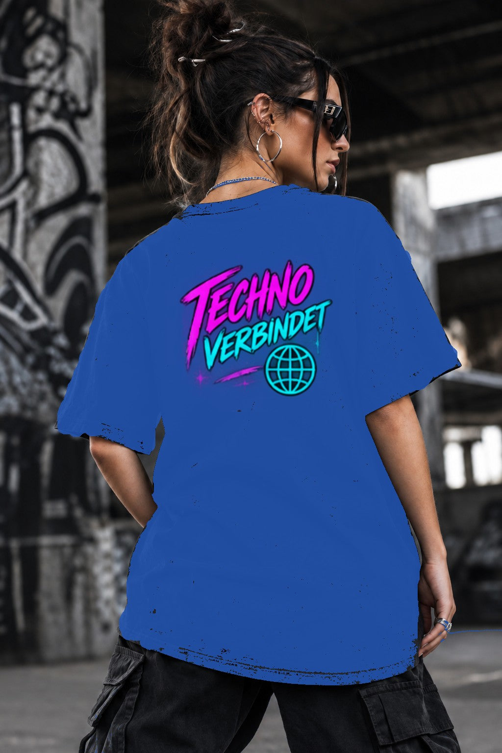 Neon Vibe Damen Oversized T-Shirt – Techno verbindet – DTF Backprint in Blau, Größe 5XL