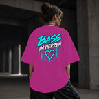 Neon Vibe Damen Oversized T-Shirt – Bass im Herzen – DTF Backprint in Pink, Größe 5XL