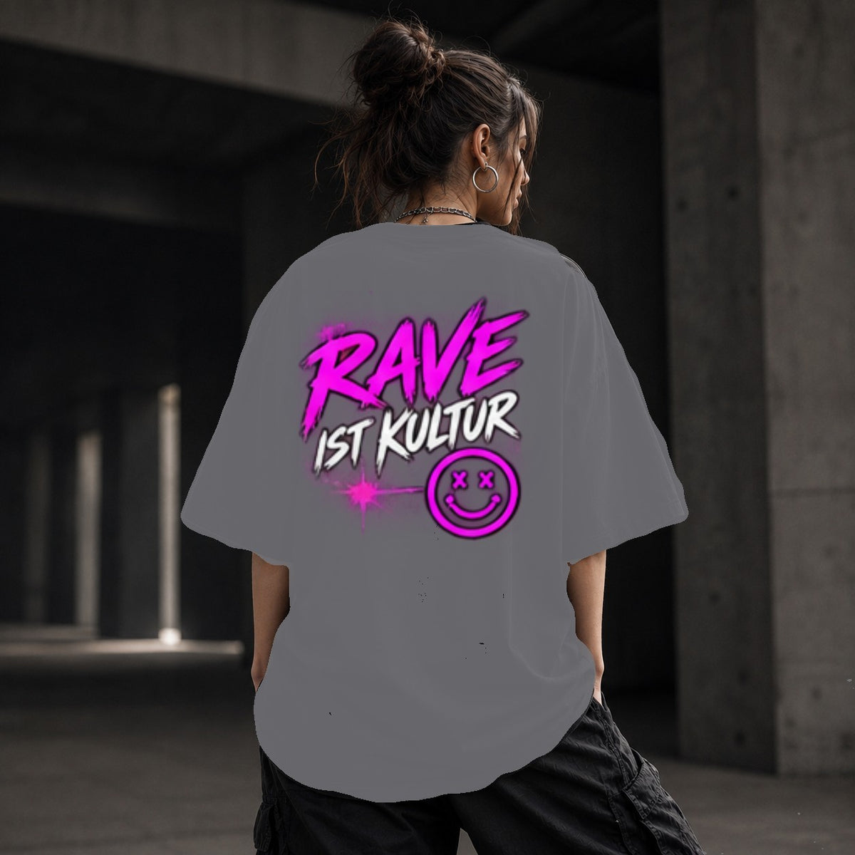 Neon Vibe Damen Oversized T-Shirt – Rave ist Kultur – DTF Backprint in Grau, Größe 5XL