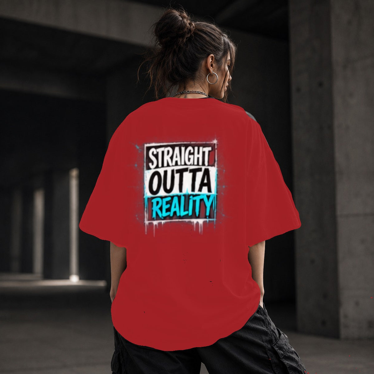 Neon Vibe Damen Oversized T-Shirt – Straight outta reality – DTF Backprint in Rot, Größe 5XL