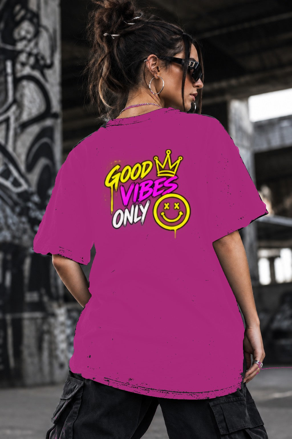 Neon Vibe Damen Oversized T-Shirt – Good Vibes Only – DTF Backprint in Pink, Größe 5XL