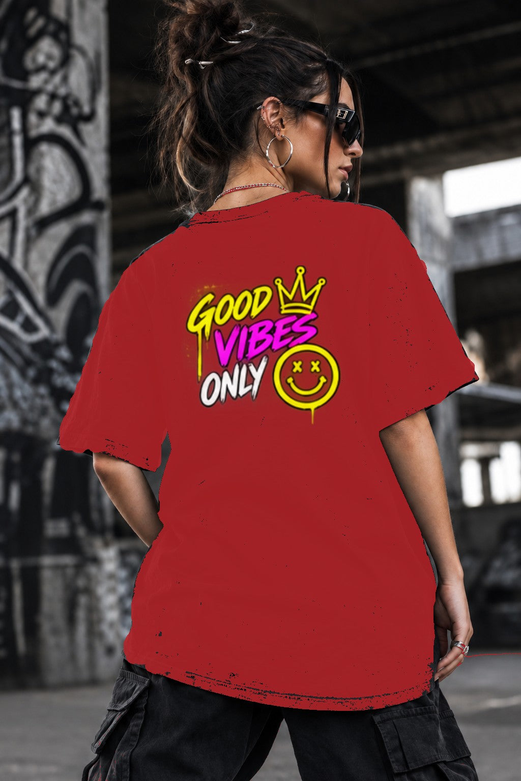 Neon Vibe Damen Oversized T-Shirt – Good Vibes Only – DTF Backprint in Rot, Größe 5XL