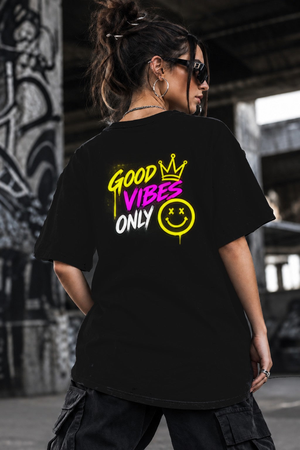 Neon Vibe Damen Oversized T-Shirt – Good Vibes Only – DTF Backprint in Schwarz, Größe 5XL