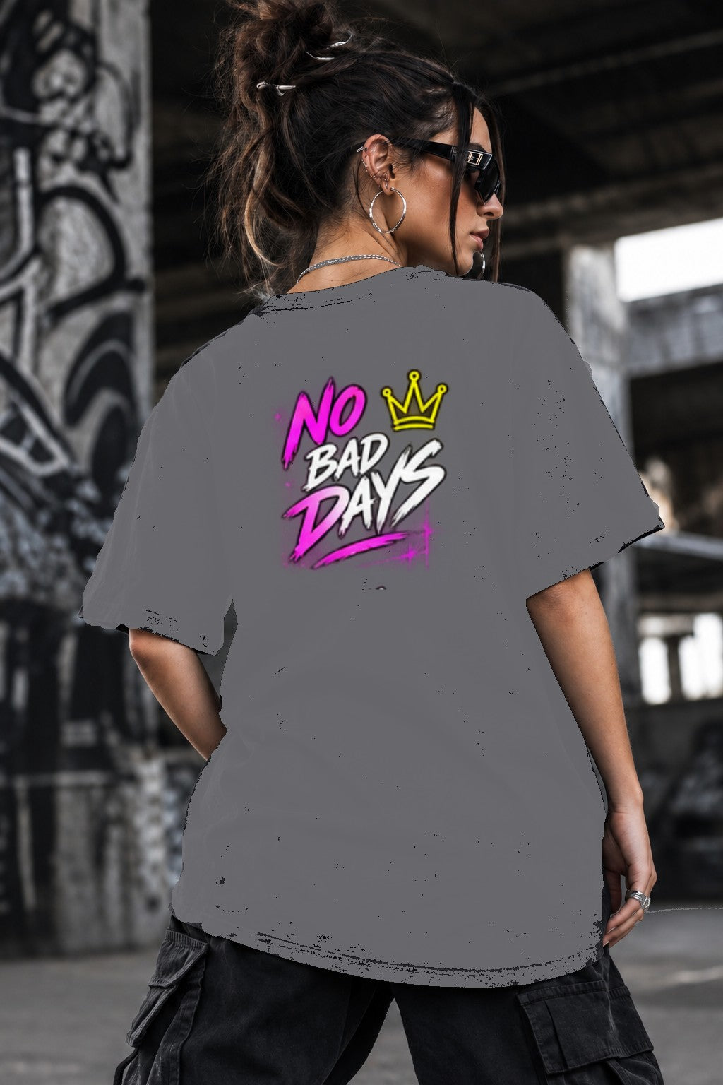 Neon Vibe Damen Oversized T-Shirt – No Bad Days – DTF Backprint in Grau, Größe 5XL