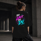 Neon Vibe Damen Oversized T-Shirt – Sei laut sei du – DTF Backprint in Schwarz, Größe 5XL