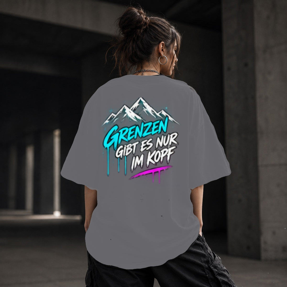 Neon Vibe Damen Oversized T-Shirt – Grenzen gibt es nur im Kopf – DTF Backprint in Grau, Größe 5XL